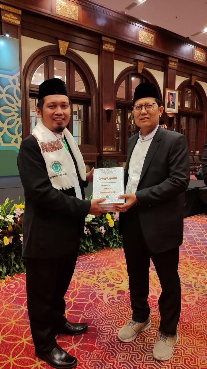 Sinergi Ilmu dan Dakwah: Penyerahan Tafsir Ar-Raudhah 30 Juz oleh Dr. Derysmono ke Majelis Ulama Indonesia